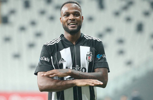 Galatasaray, Beşiktaş'ın yıldızıyla masaya oturuyor