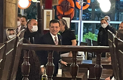 İstanbul yolda kalmışken Ekrem İmamoğlu balıkçıda keyif yaptı iddiası