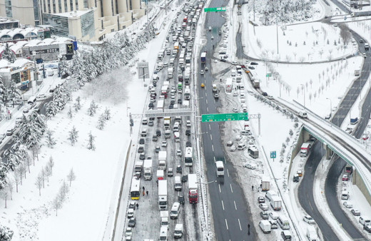 Meyve sebze fiyatlarını kar fena vurdu! TIR'lar giremedi
