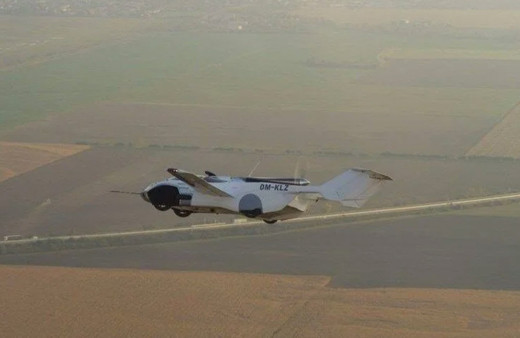Arabadan uçağa dönüşmesi 2 dakika sürüyor Uçan araba 'AirCar' elverişlilik sertifikası aldı