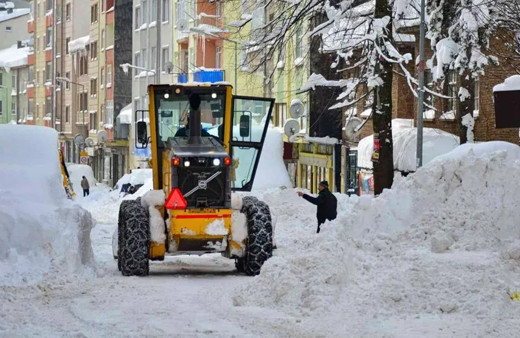 Ordu’da ilginç görüntüler! Akkuş ilçesinde kar kalınlığı 2 metreye ulaştı