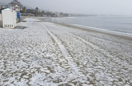 Antalya Alanya'ya 53 yıl aradan sonra kar yağdı