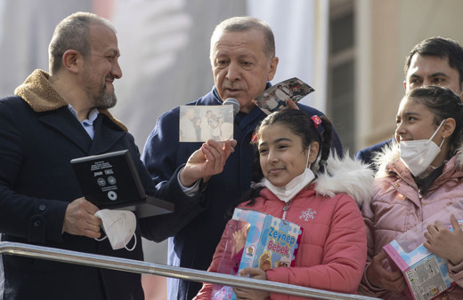 Giresun'da Cumhurbaşkanı Erdoğan'ı duygulandıran sürpriz 21 yıl önceki fotoğraflar