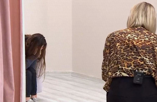 Esra Erol'un sinir krizi geçiren Elif'e tavrı tepki çekti! Bergüzar Korel yakın dostuna destek verdi