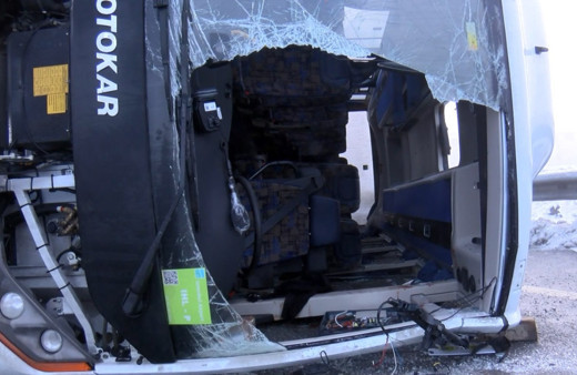 Çatalca'da polisleri taşıyan servis devrildi: Durumları kritik