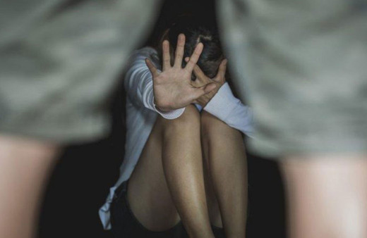 İğrenç olay! 4 erkek tecavüz etti: Kadının yüzünü mürekkebe boyayıp zorla sokaklarda...