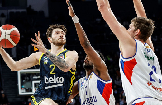 Fenerbahçe Beko Anadolu Efes karşısında son çeyrekte dağıldı