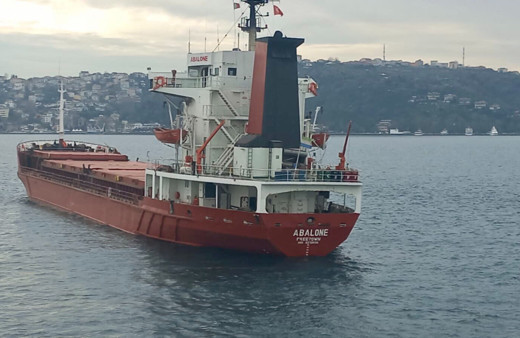 100 metre boyundaki hurda yüklü gemi İstanbul Boğazı'nda arıza yaptı