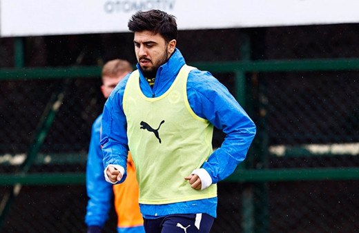 Fenerbahçe'de milli futbolcu Ozan Tufan antrenmana çıktı