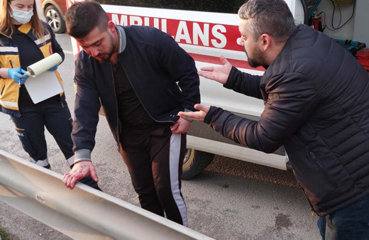 Samsun'da kazada kanlar içinde kaldı ayakkabım çamurlu diye ambulansa binmedi