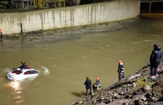 Giresun’da dereye uçan aracın sürücüsü alkollü çıktı