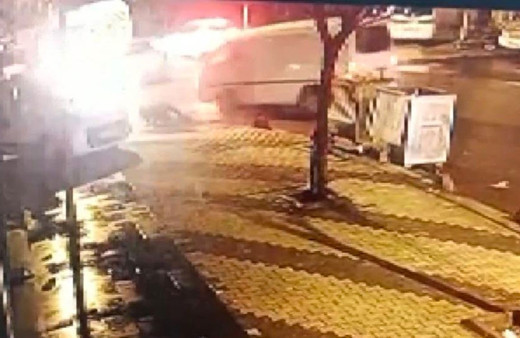 Sancaktepe'de sürücü çarptığı kadına birkaç saniye bakıp kaçtı o anlar kamerada