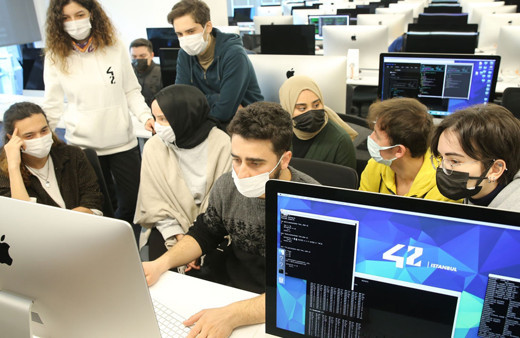 42 İstanbul Yazılım okulunda öğrencilere iş garantili ve ücretsiz yazılım öğrenme fırsatı