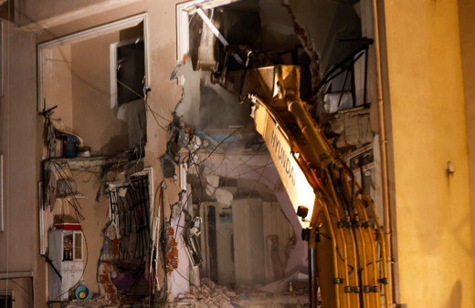 Ev sahiplerine 50'şer bin TL yardım! İstanbul Üsküdar'da patlamanın yaşandığı binada yıkım çalışması başladı