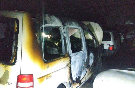 Tinerle soba yakmak isterken hem kendisini hem de arabayı yaktı