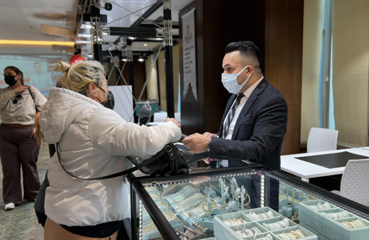 600 TL'den başlıyor 220 TL'ye kadar çıkıyor! 14 Şubat Sevgililer Günü hediyeleri görücüye çıktı