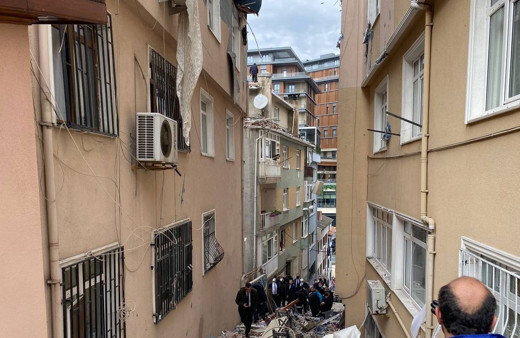 İstanbul Üsküdar'da 3 katlı binada patlama oldu! Yaralılar var