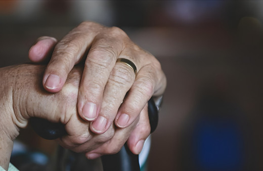 Fransa'da yaşlı bakımevlerinde kötü muamele krizi büyüyor