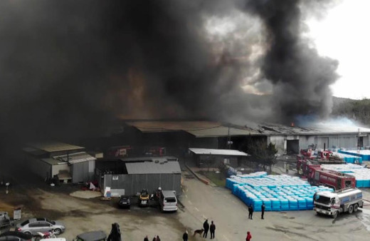 Kemerburgaz'da su dolum tesisinde yangın