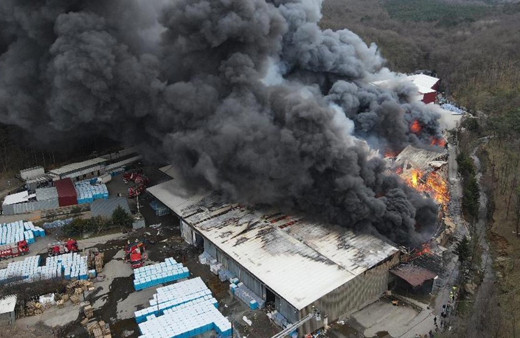 Kemerburgaz'da kaynak suyu dolum tesisinde yangın