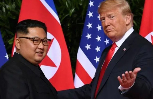 Donald Trump, Kim Joung-un'un yazdığı 'aşk mektuplarını' yanında götürmüş!