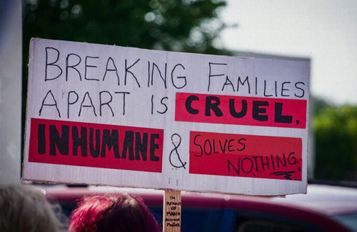 İsveç'te skandal! Müslüman çocuklar pedofili ailelere verildi