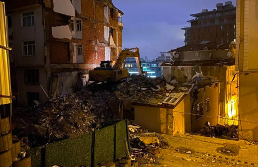 Üsküdar'da patlama yaşanan bina yıkıldı Bakan Kurum'dan açıklama