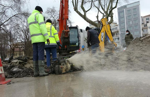 Şehri besleyen su borusu kırıldı, tüm kentte sular kesildi