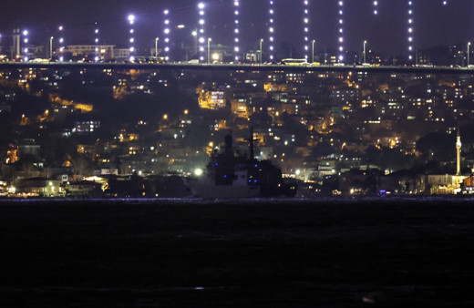 Rus askeri gemileri İstanbul Boğazı'ndan geçti