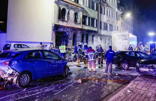 Almanya'da kırmızı ışıkta geçen alkollü Türk TIR şoförü onlarca otomobili biçti