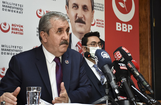 Mustafa Destici'den elektrik faturasını eleştiren ünlülere tepki: Bir gecede 1 milyon alıp...