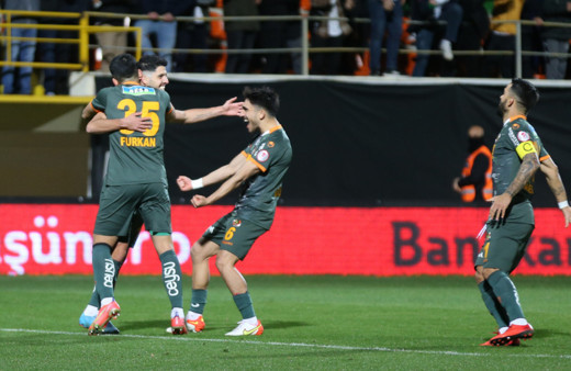 Adana Demirspor'u penaltılarla eleyen Alanyaspor kupada turladı