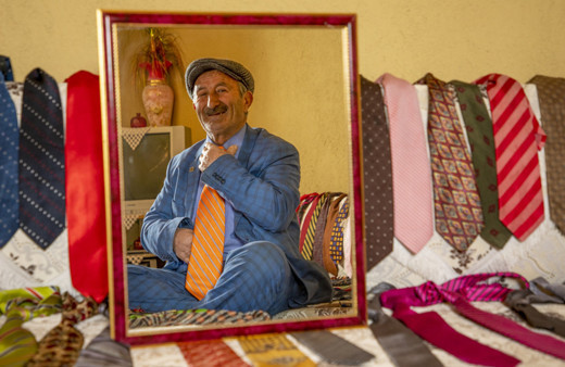 70 yaşındaki Vanlı 63 yıl önce taktığı kravatı bir daha çıkarmadı