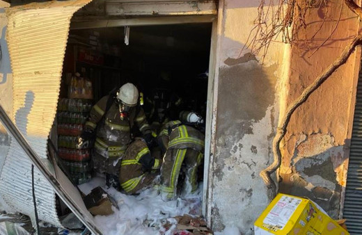İzmir'deki bakkalda önce yangın, ardından patlama: 4 yaralı
