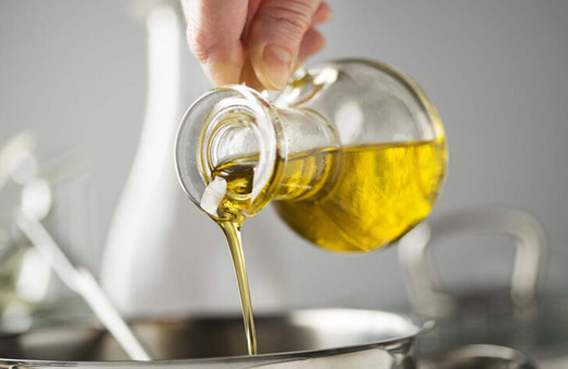 Uzmanlar sabahları 1 kaşık zeytinyağı içmenin vücuda etkilerini açıkladı