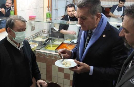 Mustafa Sarıgül esnaf lokantasında pilav yedi