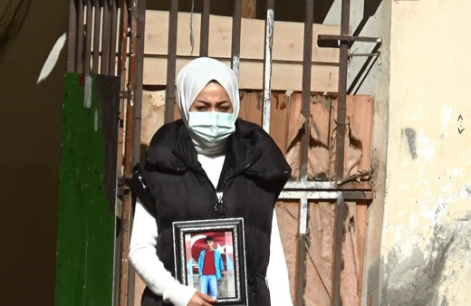 Diyarbakır'da 1 aile daha evlat nöbetine katıldı! Oto yıkamada çalışırken kaçırıldı: HDP’yi işaret etti