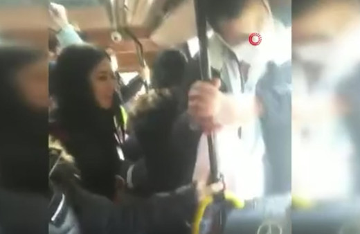 İstanbul'da minibüse binen maskesiz kadınların pişkin yanıtları pes dedirtti: Ölmezsin genç yaşta merak etme