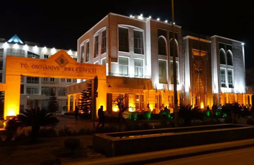 Osmaniye Belediyesi'ne silahlı saldırı! Makam odasına kurşun