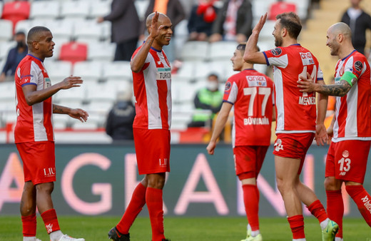 Antalyaspor konuk ettiği Fatih Karagümrük'ü farklı geçti