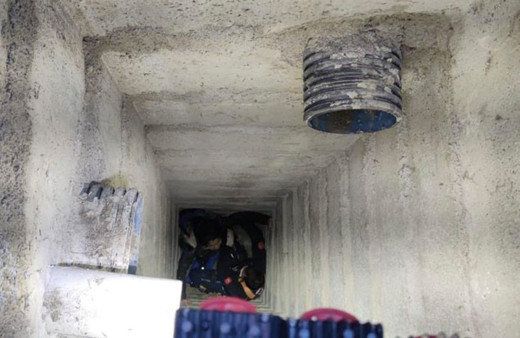 Rögar kapağı kırılınca 15 metre derinlikteki kanalizasyon kuyusuna düştü