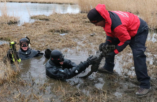 Iğdır'da teröristlerin su altına sakladığı mühimmat ele geçirildi
