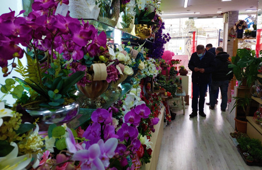 14 Şubat Sevgililer Günü'nü pahalılık vurdu! Gül fiyatları cepleri yaktı