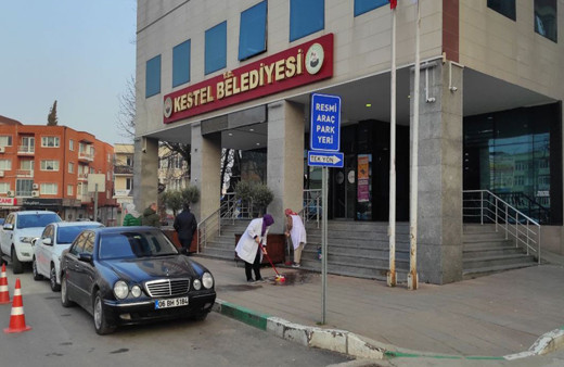 Kestel Belediye Başkan Yardımcısı Recep Alper Çelik yumruklu saldırıda yaralandı