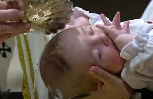 Bu papazdan vaftiz edilenler 20 yıl sonra gelen açıklamayla yıkıldı!