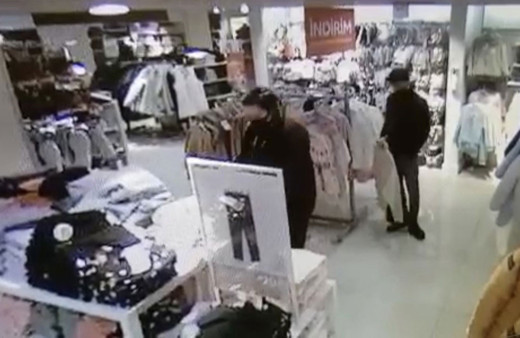 Şişli'de mağazada sapık var! Genç kadına bakıp mastürbasyon yaptı o anlar kamerada