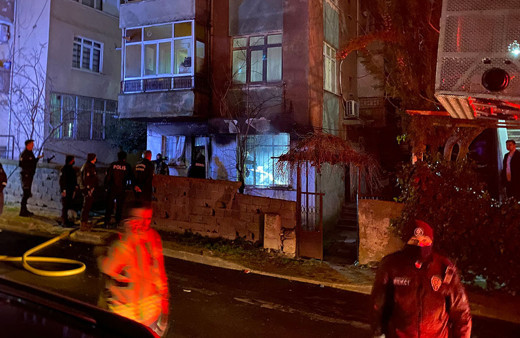 İstanbul Pendik'te 4 katlı binada yangın! Bir kişi feci şekilde öldü