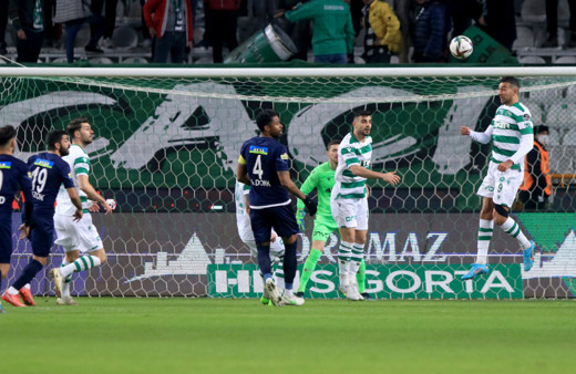 8 gollü çılgın maç! Konyaspor ile Kasımpaşa'nın düellosunda kazanan çıkmadı