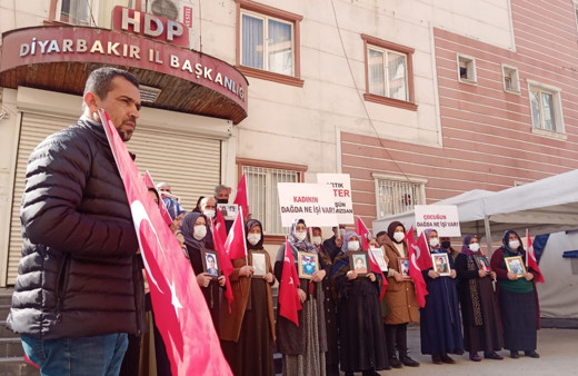 Evlat nöbeti 900'ncü gününde! Kaç çocuk bakın ailelerine geri döndü: HDP’yi burada kapattık ve kalesini yıktık