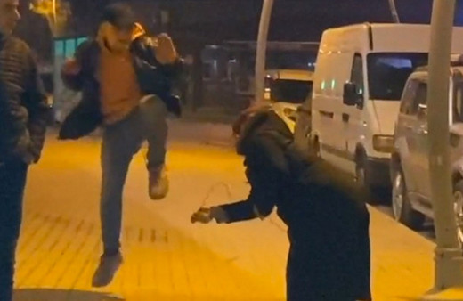 Öfkeli anne çakarlı lambayı oğlunun başında parçaladı